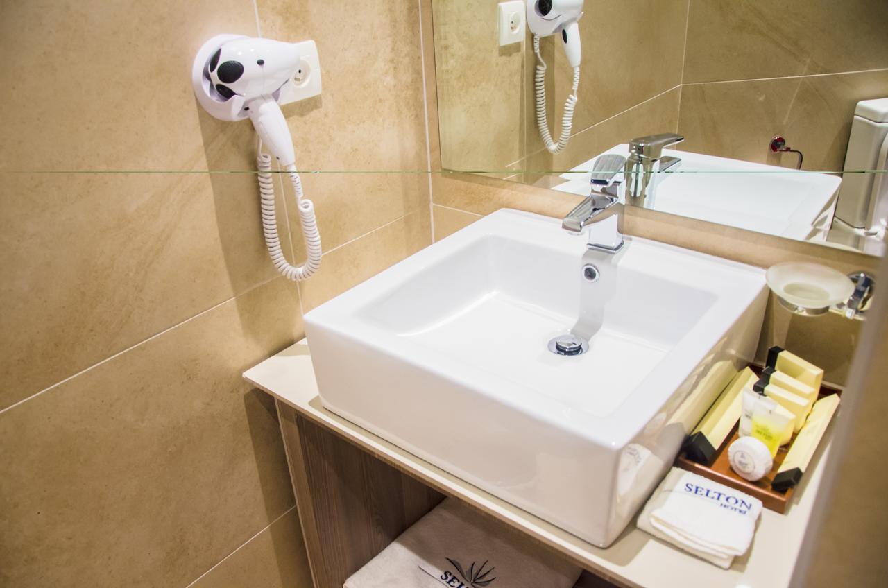 Hotel Selton Киншаса Экстерьер фото